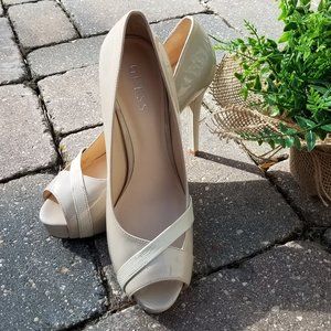 Guess 2-tone Crème Platform Heels
